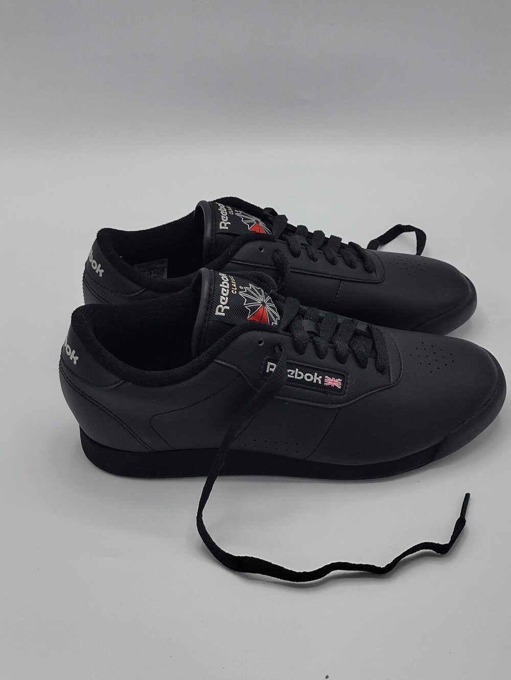 Reebok Princess Women’s Shoes  Black Classic Low Top  Casual Sneaker Size 7.5